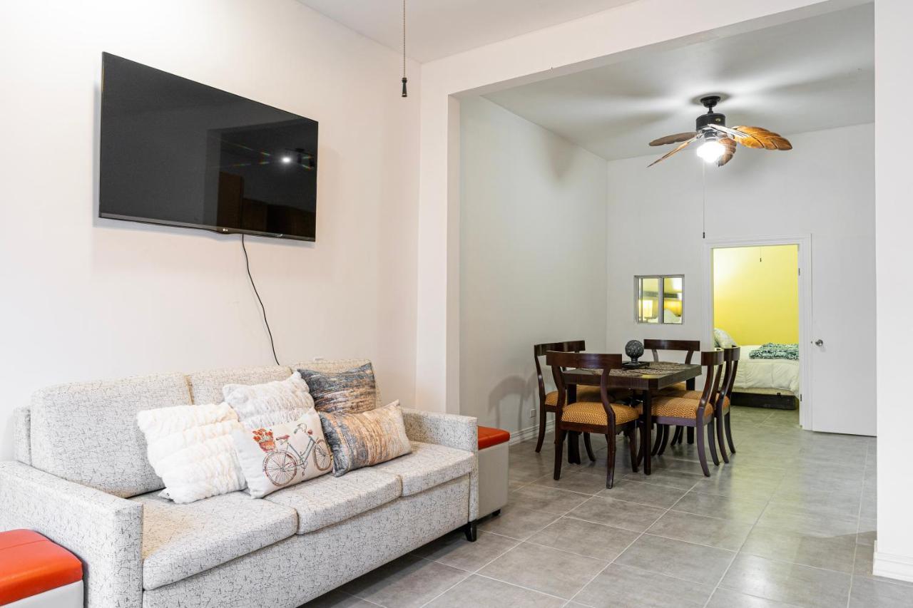 2 Br/ 1 Ba Home, Sleeps 10, 1 Min Walk To Rosarito Beach المظهر الخارجي الصورة