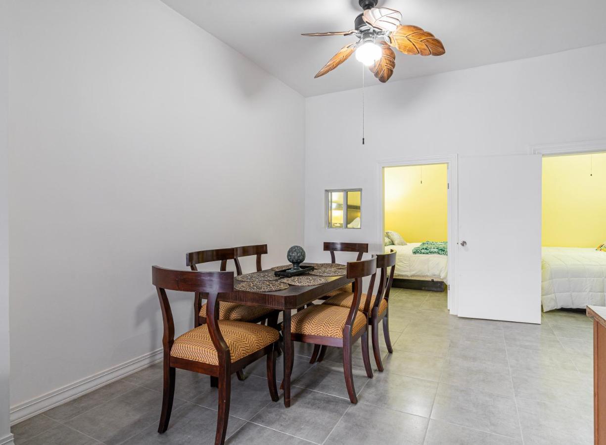 2 Br/ 1 Ba Home, Sleeps 10, 1 Min Walk To Rosarito Beach المظهر الخارجي الصورة